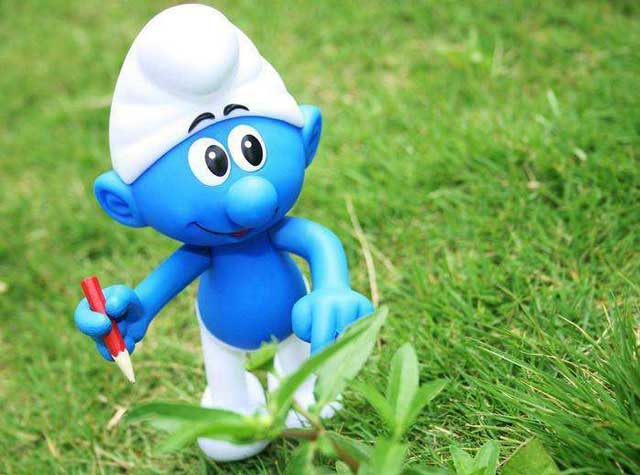 玻璃鋼卡通雕塑藍(lán)精靈